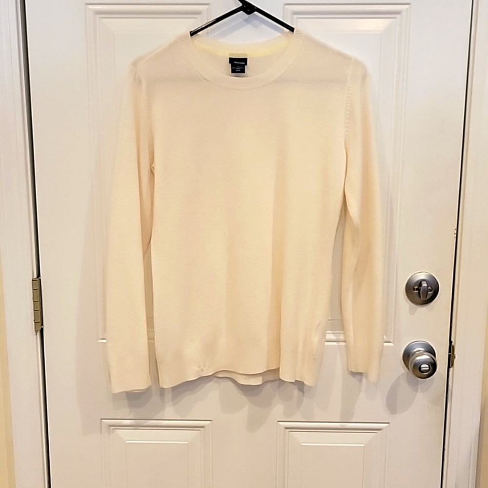 LADIES Light cream colored pullover sweater